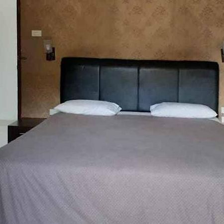 Hotel Reddoorz Near Pantai Panjang Bengkulu 2 Exteriér fotografie